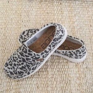 Hey Dude Misty Women Size 7 Cheetah Grey
